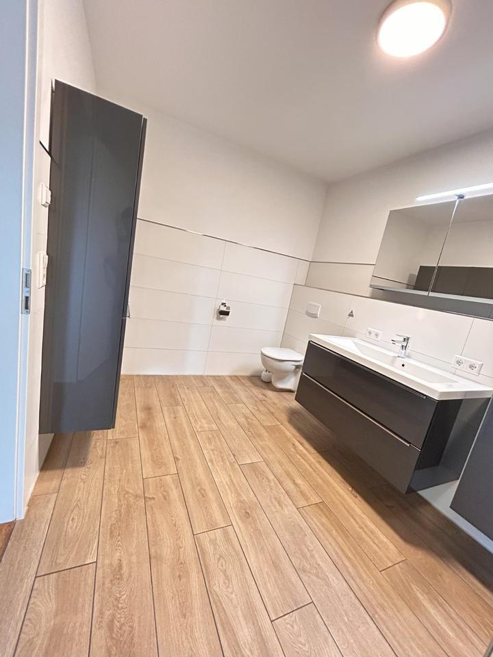 3-Zimmer-Wohnung mit Terrasse, Loggia und hochw. Ausstattung
