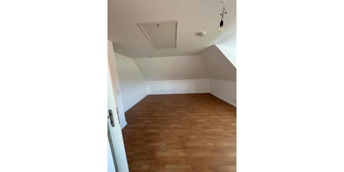 Dachgeschoßwohnung Aukrug - 2.5 Zimmer, 75 m&sup2;, 860&euro; | Angebot:26050947