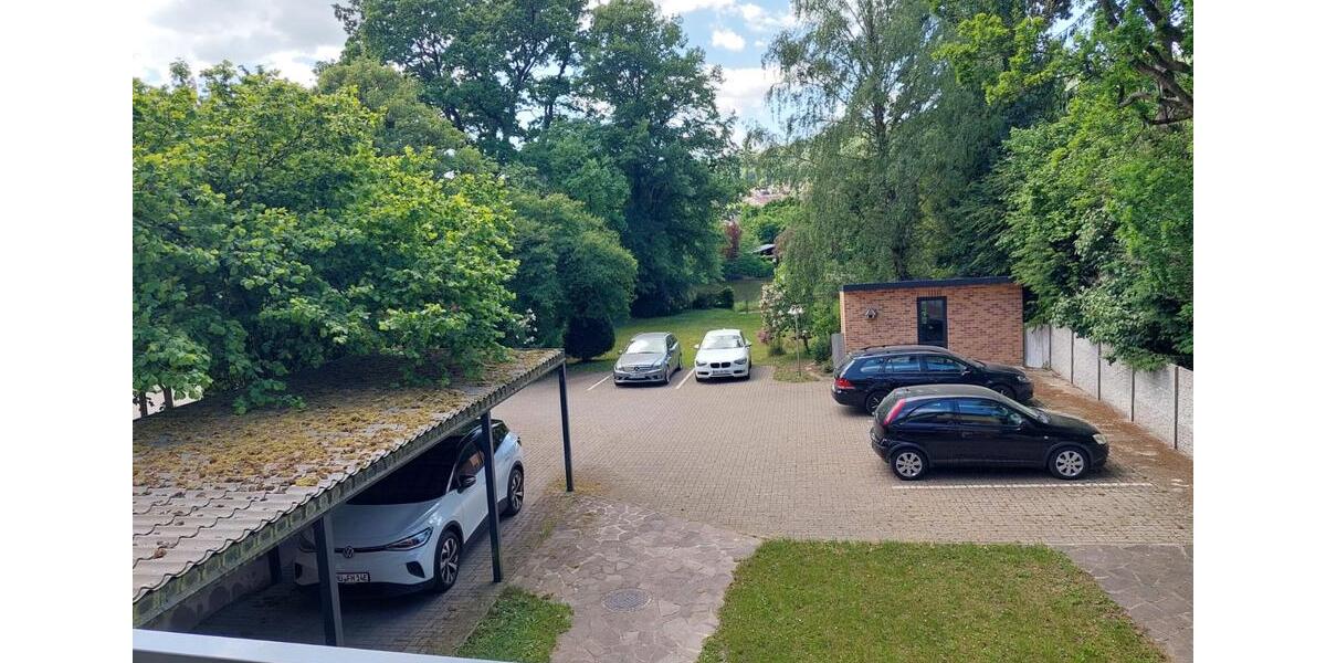 Voll ausgestattets Frauen WG Zimmer mit Balkon und Stellplatz 14 zimmer