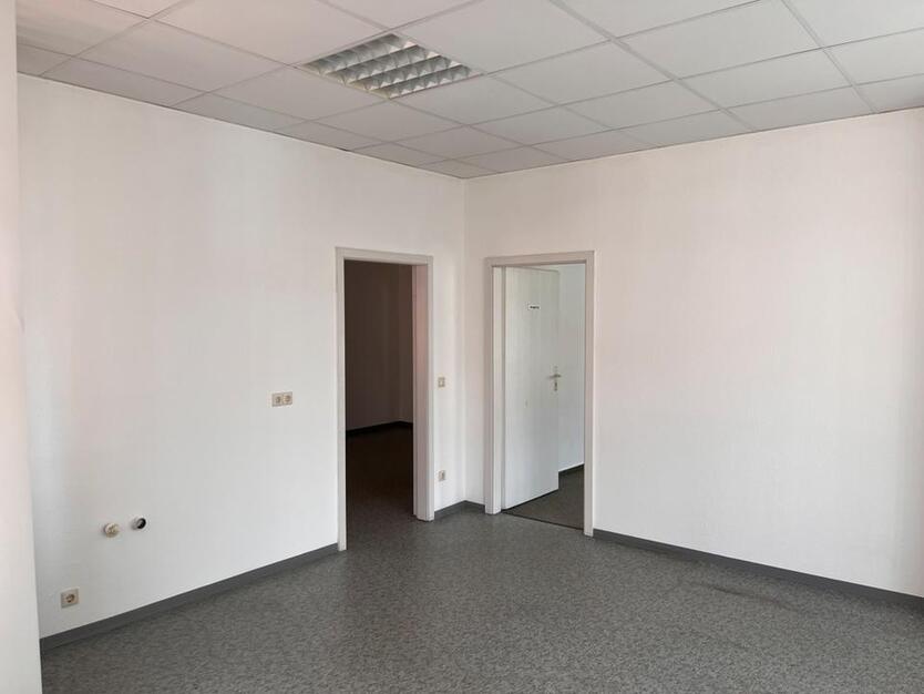 Büro- und Praxisfläche in attraktiver Lage zu vermieten! 2. OG mit Aufzug!