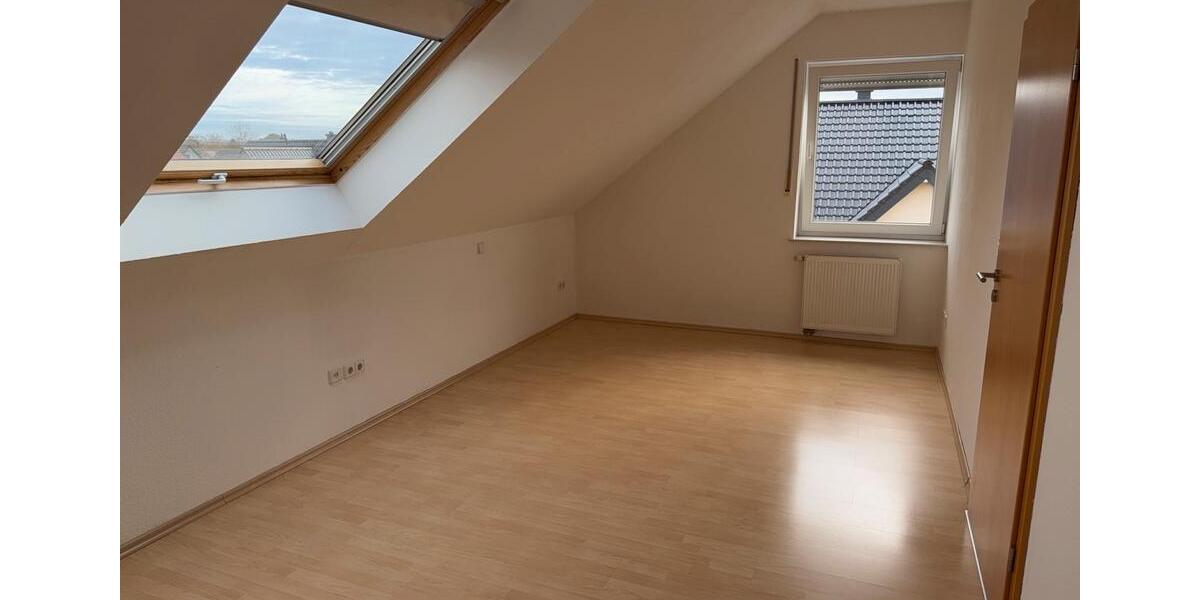 Dachgeschoßwohnung Schloß Holte-Stukenbrock Stukenbrock - 3 Zimmer, 82 m&sup2;, 780&euro; | Angebot:25300122