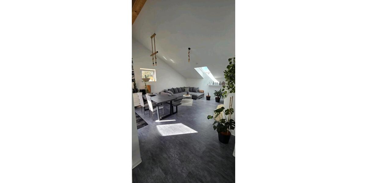 Dachgeschoßwohnung Solms - 4 Zimmer, 95 m&sup2;, 1.450&euro; | Angebot:27535045