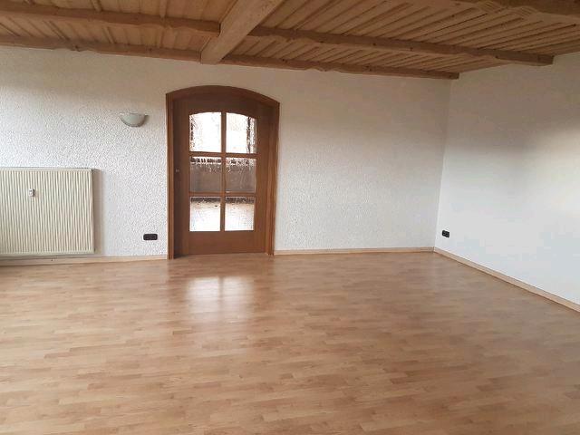 Dachgeschoßwohnung Schnaittenbach - 4 Zimmer, 130 m&sup2;, 1.050&euro; | Angebot:26223709