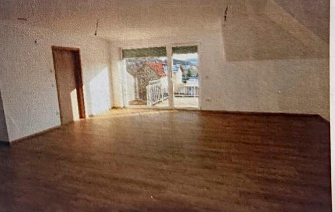 Dachgeschoßwohnung Zell - 4 Zimmer, 105 m&sup2;, 925&euro; | Angebot:24729625