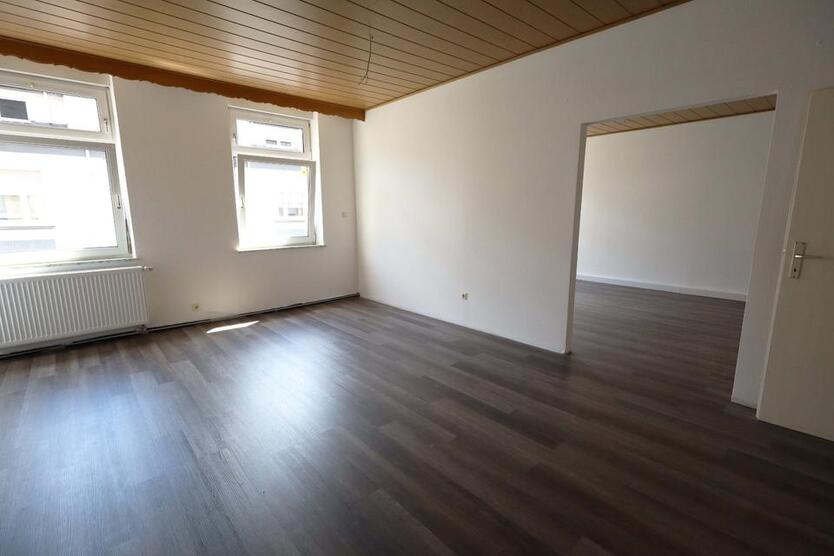 renovierte 4 ZKB Wohnung mit Einbauküche in ruhiger Wohnlage