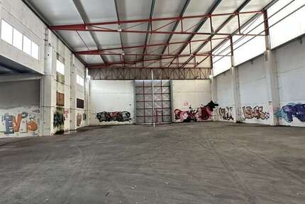 Lager - und Produktionshalle im Gewerbegebiet - Top Verkehrsanbindung zimmer