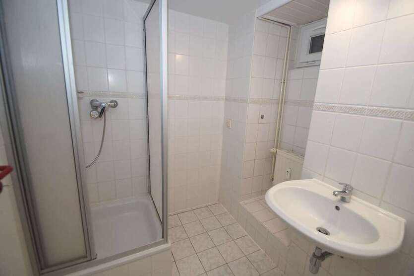 2-Zimmer-Wohnung im Hinterhaus mit viel zusätzlichem Platz im Untergeschoß 2 zimmer