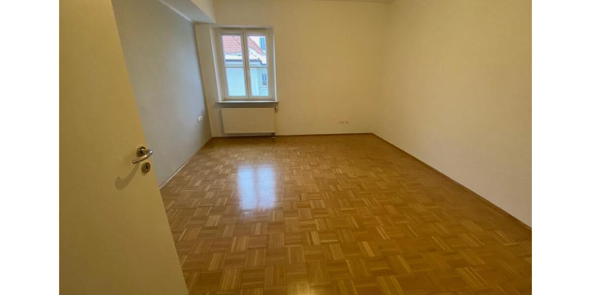 Etagenwohnung Bayreuth City - 3 Zimmer, 110 m&sup2;, 1.100&euro; | Angebot:26238596