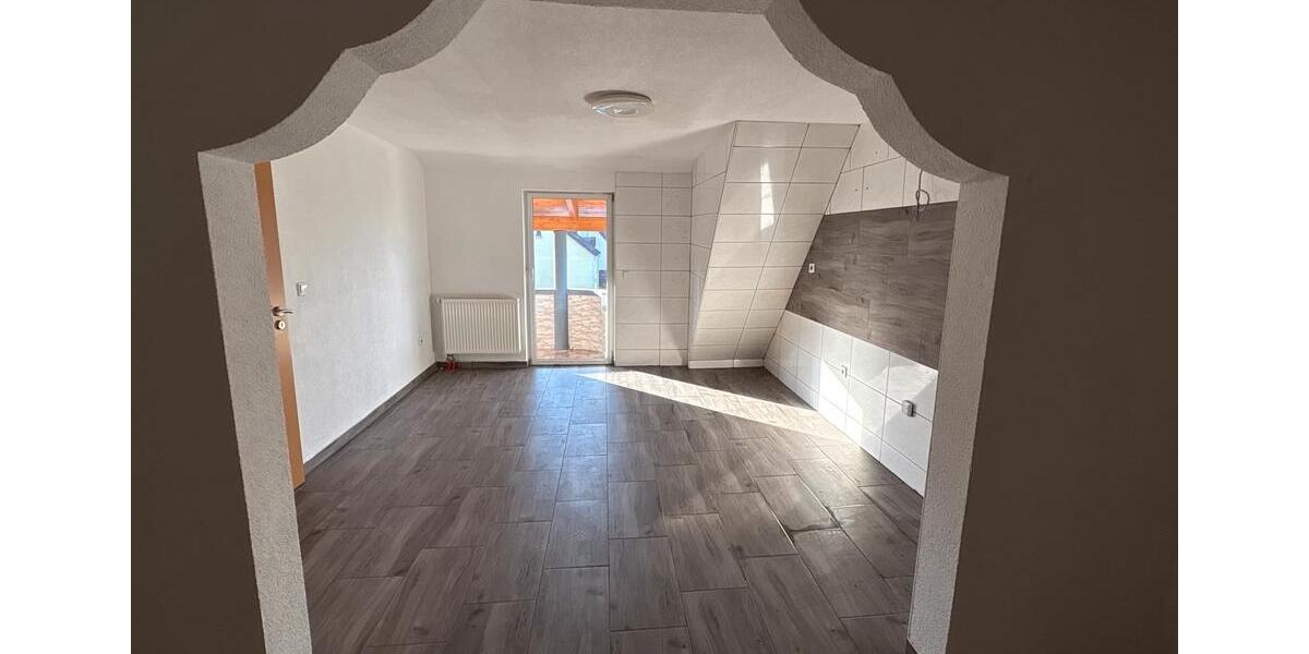 Dachgeschoßwohnung Eisenberg (Pfalz) - 3 Zimmer, 110 m&sup2;, 1.100&euro; | Angebot:25902441