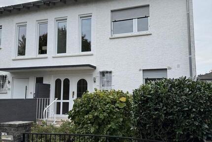 Attraktives & frisch renoviertes DH in sehr guter Lage 3 zimmer