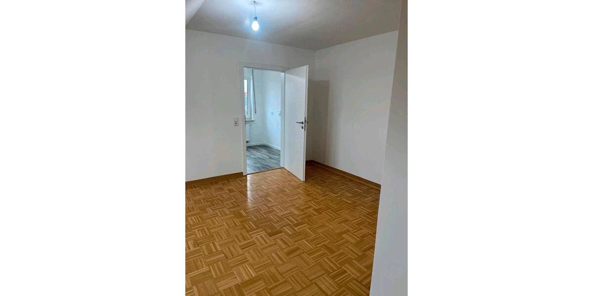 Dachgeschoßwohnung Lohfelden - 2.5 Zimmer, 80 m&sup2;, 850&euro; | Angebot:26413060