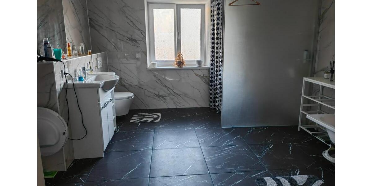 Etagenwohnung Roßbach - 4 Zimmer, 145 m&sup2;, 1.000&euro; | Angebot:26706100