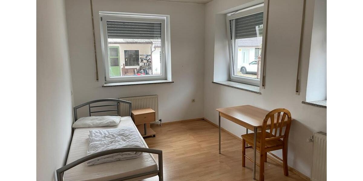 Zimmer ab sofort bezugsfrei 1 zimmer