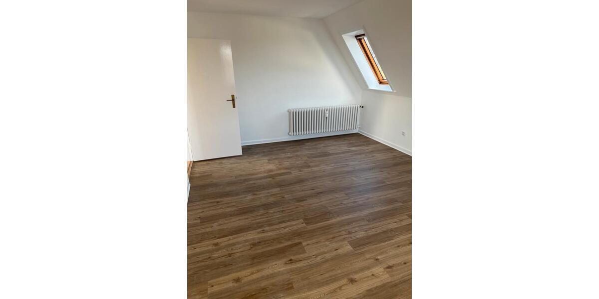 Dachgeschoßwohnung Neumünster Böcklersiedlung - 3 Zimmer, 65 m&sup2;, 850&euro; | Angebot:25980684