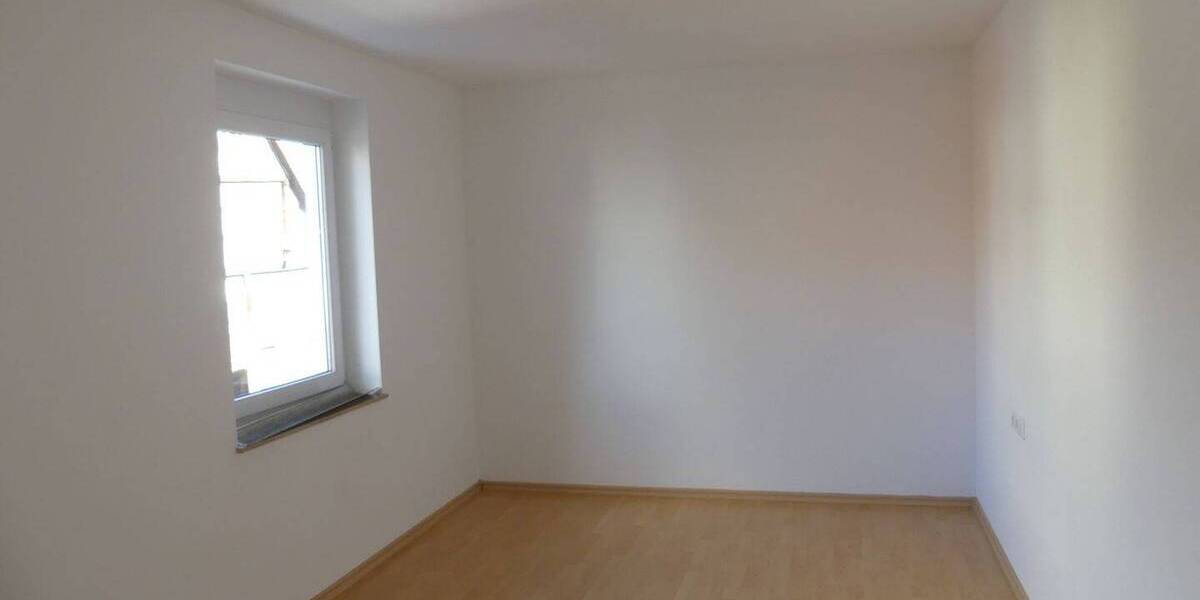 Etagenwohnung Mengen - 4 Zimmer, 100 m&sup2;, 850&euro; | Angebot:26797004