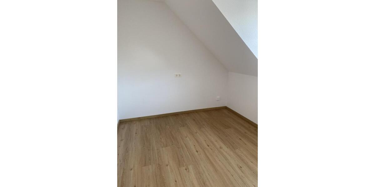 Dachgeschoßwohnung Neustadt an der Waldnaab - 1 Zimmer, 61 m&sup2;, 550&euro; | Angebot:26133090
