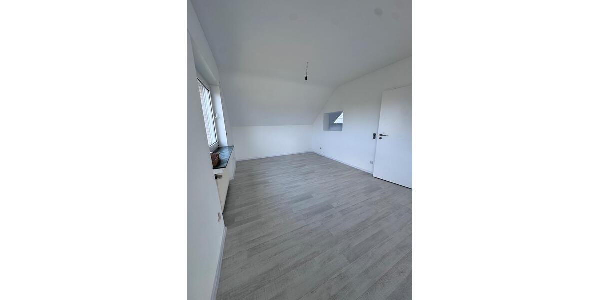 Etagenwohnung Burscheid - 4 Zimmer, 125 m&sup2;, 1.250&euro; | Angebot:25961222