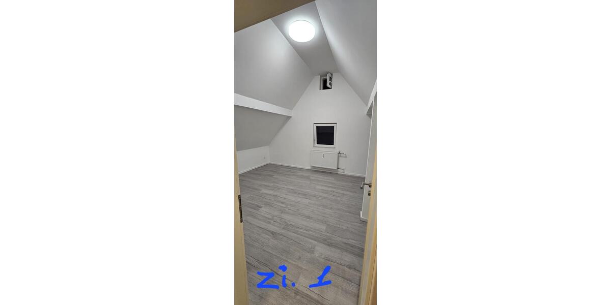 Dachgeschoßwohnung Pommelsbrunn - 3 Zimmer, 90 m&sup2;, 850&euro; | Angebot:24980464