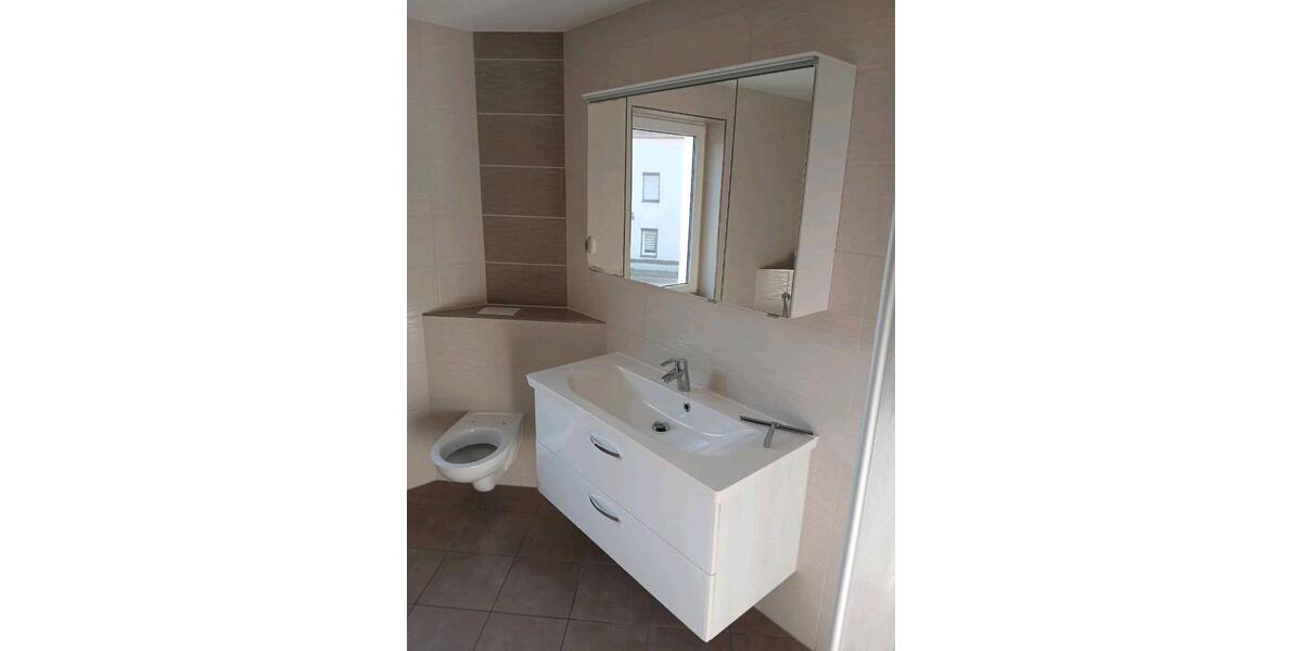 Etagenwohnung Pößneck - 3 Zimmer, 68 m&sup2;, 490&euro; | Angebot:26030081