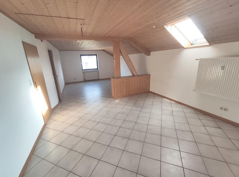 3 Zi. DG Wohnung mit Küche, Gartenmitbenutzung und Stellplatz 3 zimmer