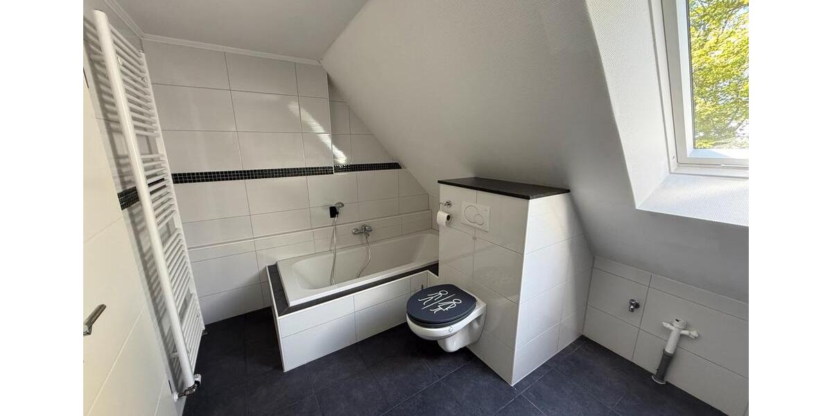 Dachgeschoßwohnung Schortens - 3 Zimmer, 98 m&sup2;, 860&euro; | Angebot:26610293