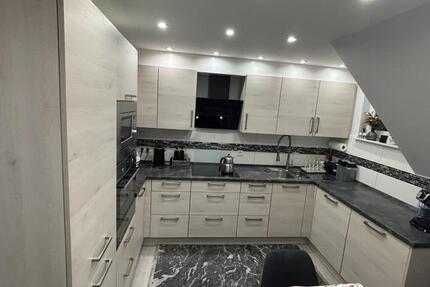 2,5 Zimmer + Dachboden inkl. EBK, Kamin, Terasse, Stellplatz 2.5 zimmer