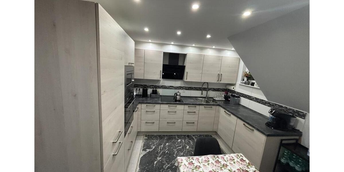 2,5 Zimmer + Dachboden inkl. EBK, Kamin, Terasse, Stellplatz 2.5 zimmer