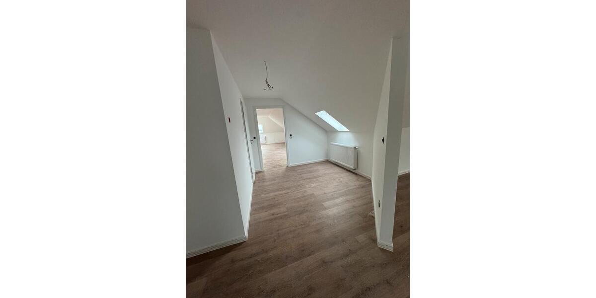 Dachgeschoßwohnung Felsberg - 2.5 Zimmer, 850&euro; | Angebot:23554269