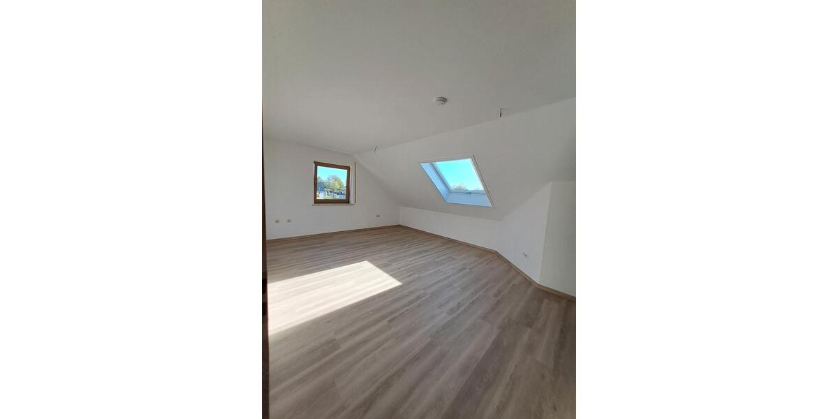 Dachgeschoßwohnung Parkstein - 3 Zimmer, 70 m&sup2;, 635&euro; | Angebot:26697943