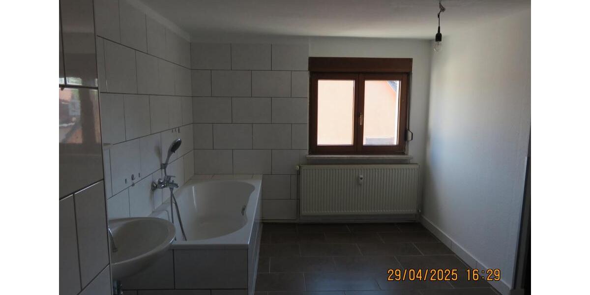 Etagenwohnung Buttstädt - 5 Zimmer, 149 m&sup2;, 670&euro; | Angebot:26645941