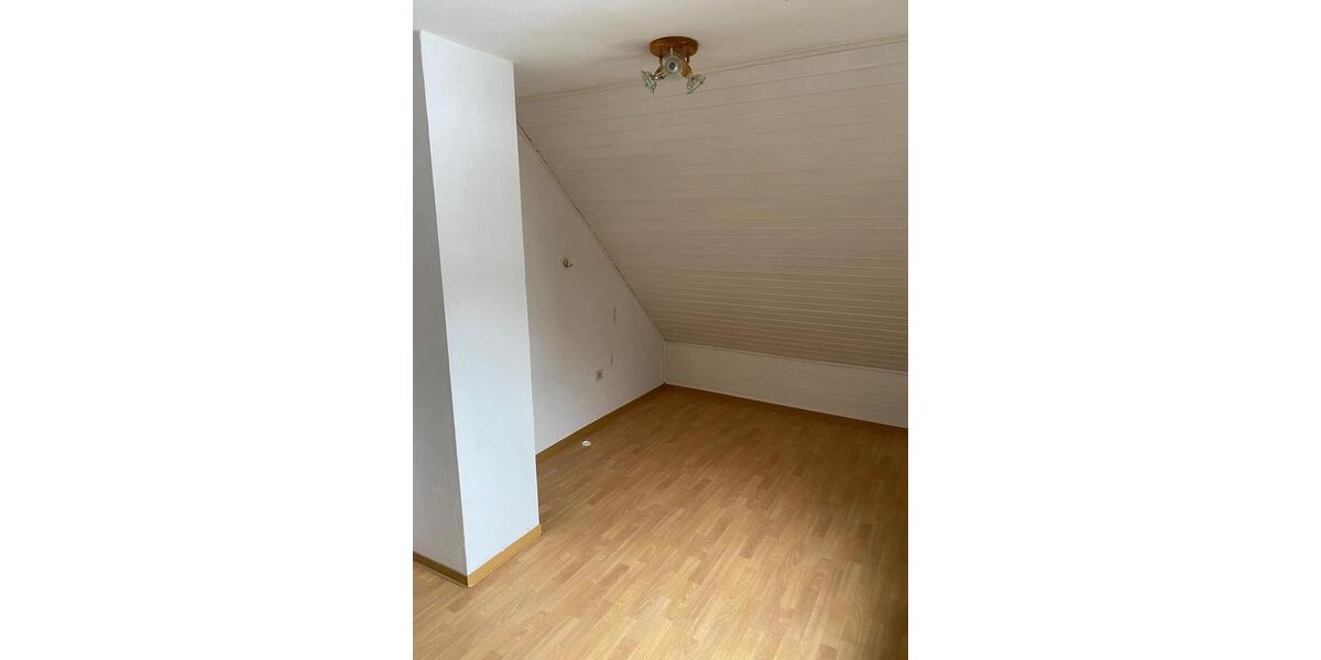 Etagenwohnung Ehringshausen - 5 Zimmer, 145 m&sup2;, 1.500&euro; | Angebot:24782704