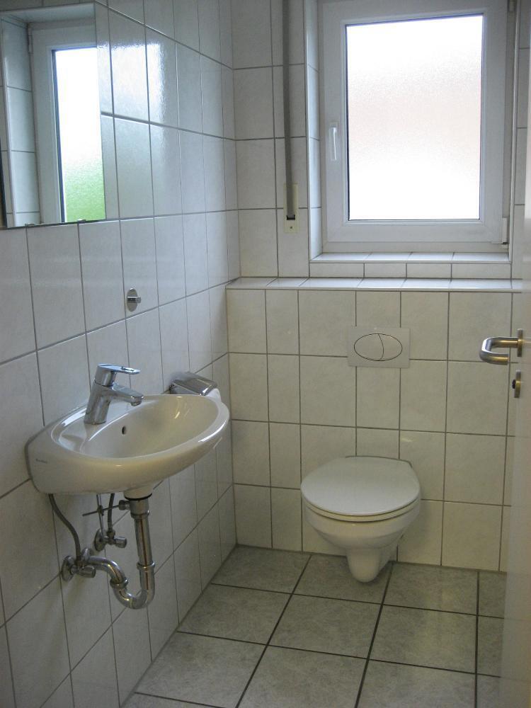 *** Großzügige 4-Zi.-Mietwohnung in Karlsdorf ***