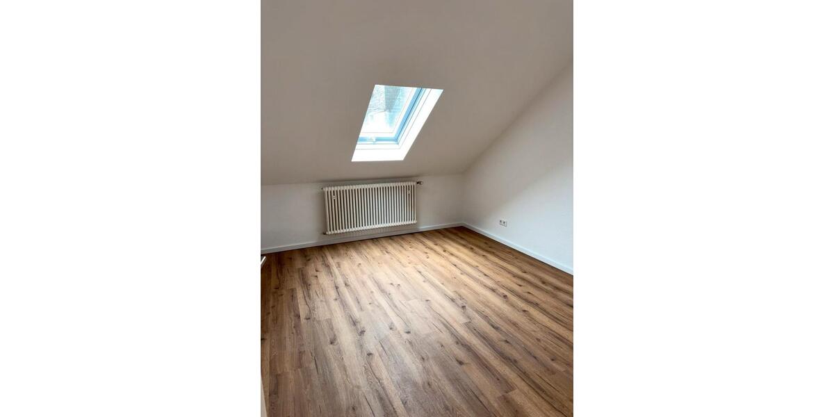 Dachgeschoßwohnung Wiesbaden - 1 Zimmer, 12 m&sup2;, 300&euro; | Angebot:25156268