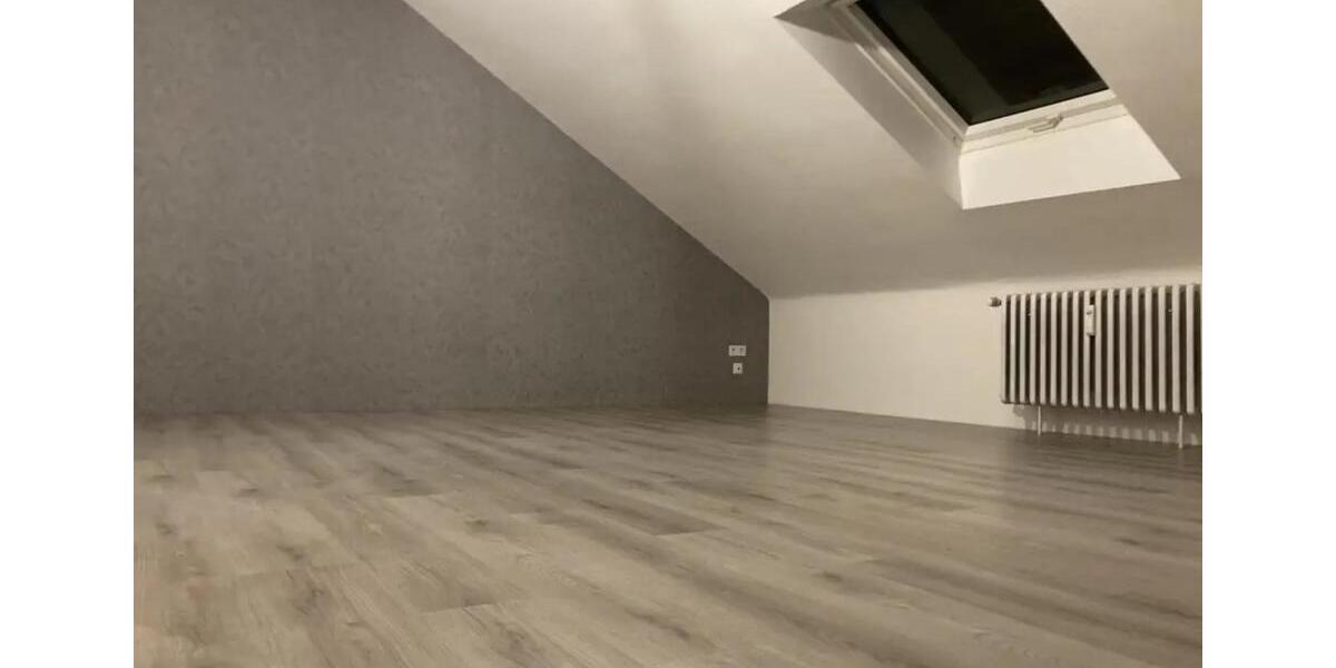 Charmante 2,5 Zimmer Dachgeschosswohnung - sofort bezugsfrei 2 zimmer