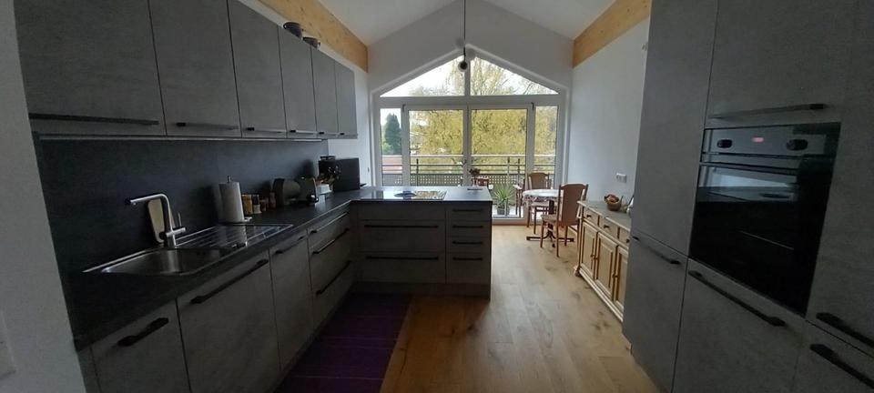 Neuwertige DG-Whg. (2025) in zentraler Lage 4 zimmer