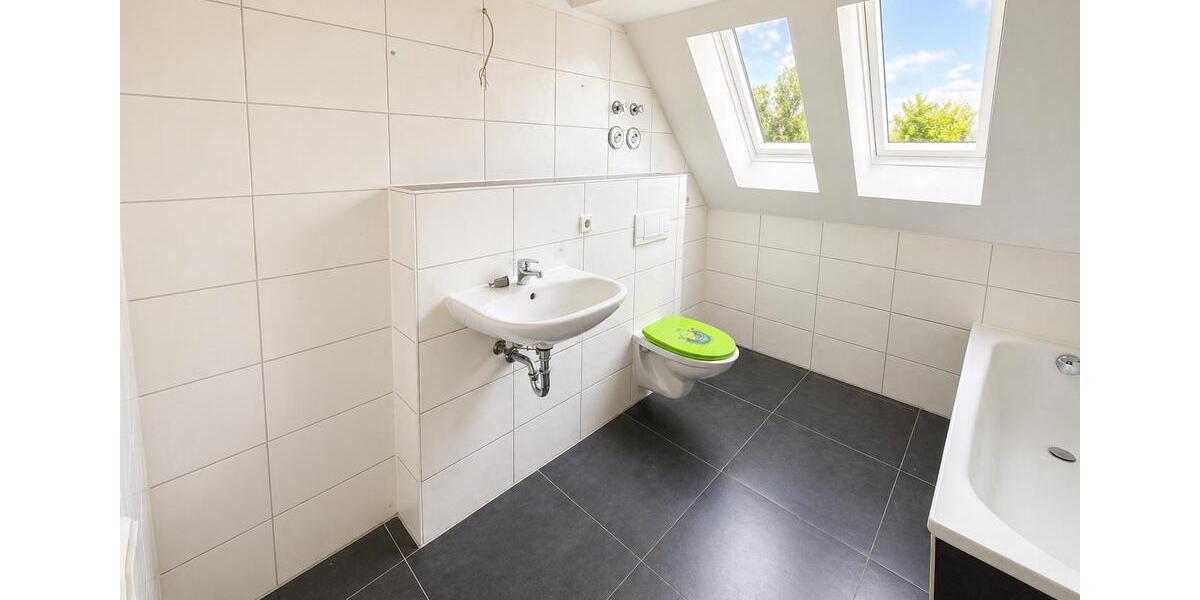 Dachgeschoßwohnung Merseburg - 4 Zimmer, 90 m&sup2;, 590&euro; | Angebot:26535293