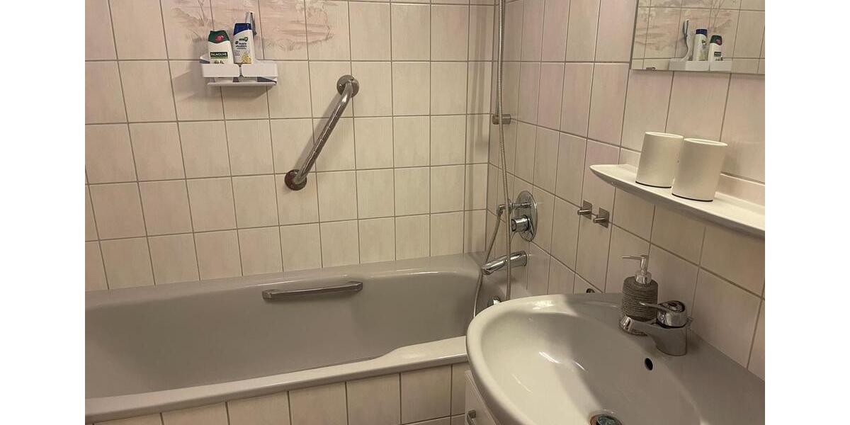 2-Zimmerwohnung mit Balkon, TV, Wlan, BadWc, Küche, Doppelbett, Essplatz, Waschmaschine, Trockner und Parkplatz 2 zimmer