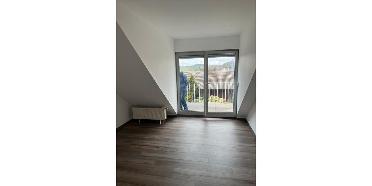 Dachgeschoßwohnung Mücke - 4 Zimmer, 75 m&sup2;, 800&euro; | Angebot:25656942