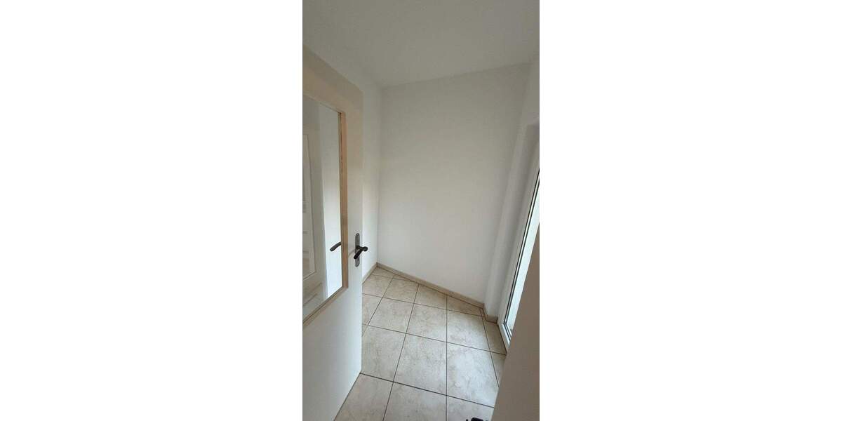 4,5-Zimmer-Wohnung Halbhöhenlage von Stuttgart, Renoviert, EBK, 2XBalkon, Stellplatz, u.m.v. 4 zimmer