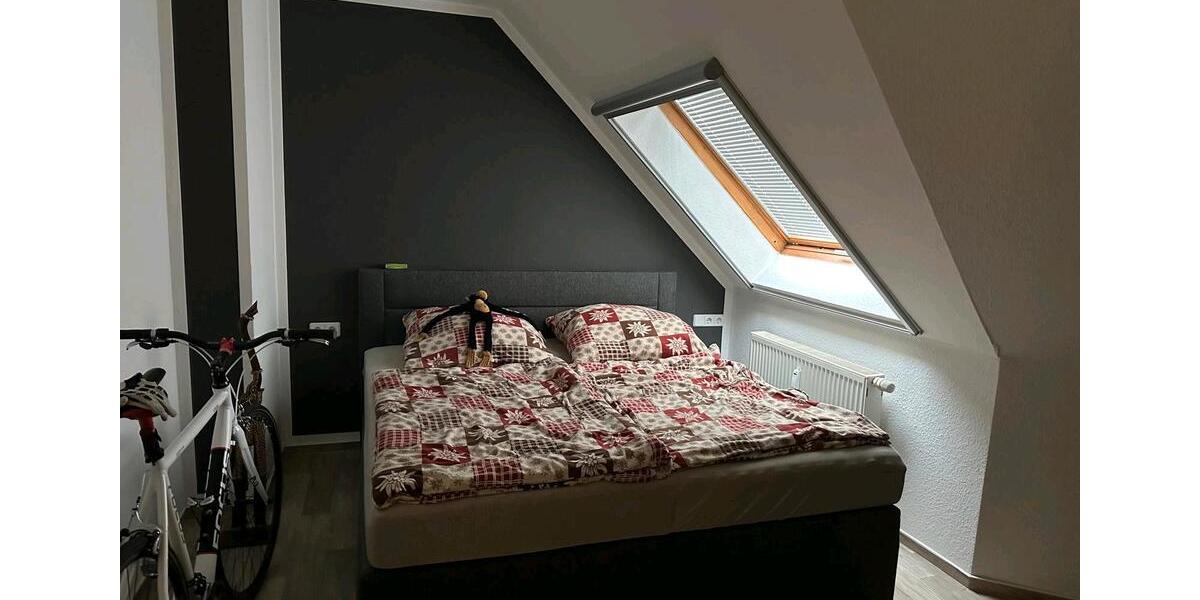 Dachgeschoßwohnung Werdau - 2 Zimmer, 51 m&sup2;, 330&euro; | Angebot:25756456