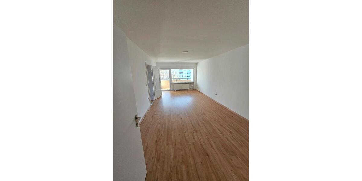 Helle renovierte 3-Zimmer-Wohnung mit Balkon 3 zimmer