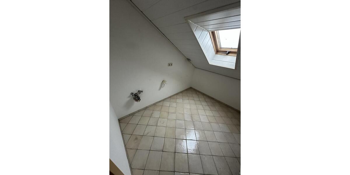 Dachgeschoßwohnung Plattling - 5 Zimmer, 75 m&sup2;, 650&euro; | Angebot:25650924