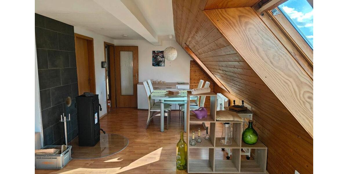 Vollmöbellierte Dachgeschosswohnung 2 Zimmer Küche Bad 2 zimmer
