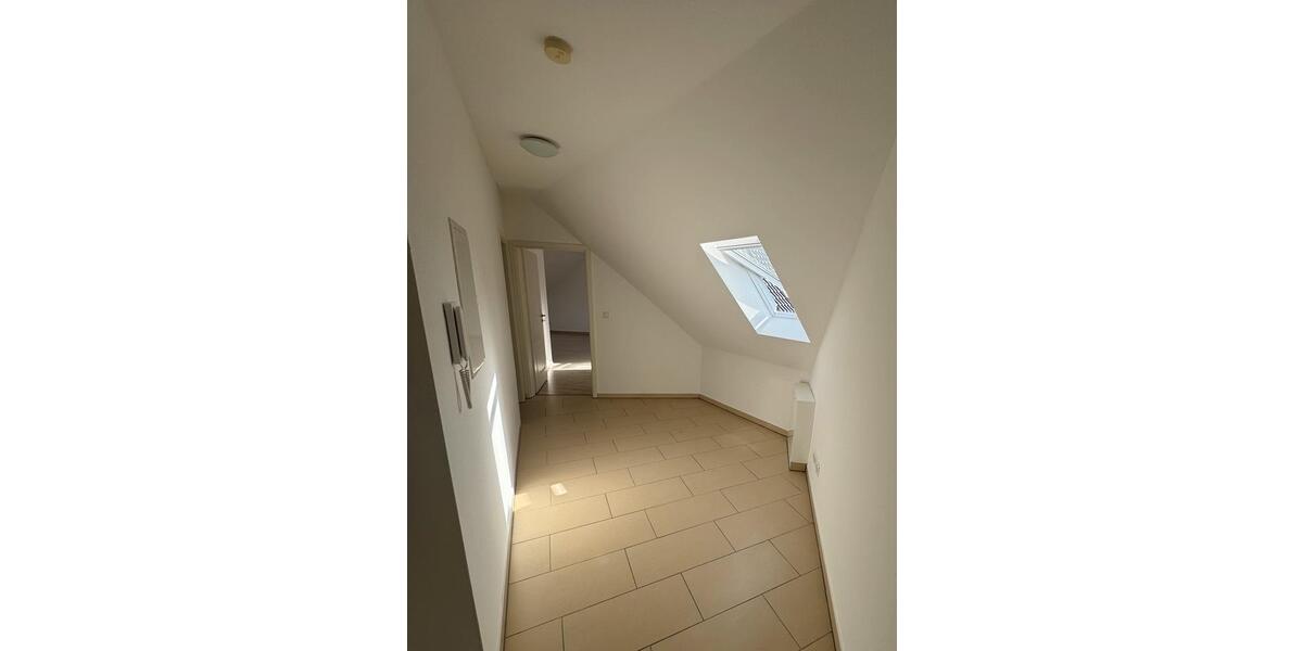 Dachgeschoßwohnung Lehrte - 2 Zimmer, 60 m&sup2;, 600&euro; | Angebot:25232076