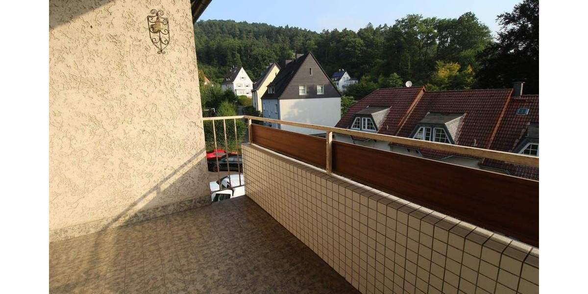 Ruhige Wohnlage über der Stadt - sonnige Wohnung mit Balkon am Waldrand 3 zimmer