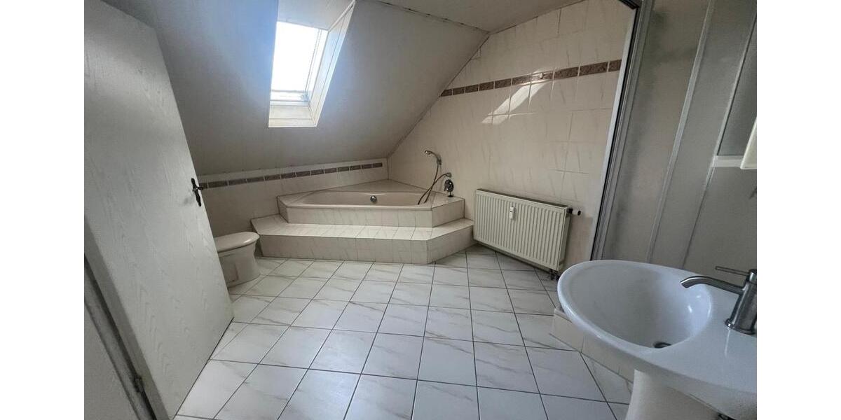 Etagenwohnung Friedberg (Hessen) - 4 Zimmer, 120 m&sup2;, 1.250&euro; | Angebot:26550222