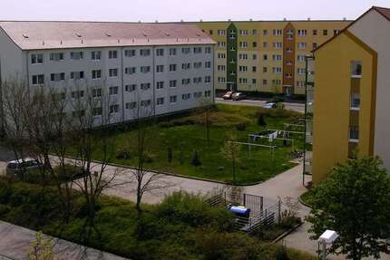 Wohnung Schwarzheide - 3 Zimmer, 58 m&sup2;, 300&euro; | Angebot:25372334