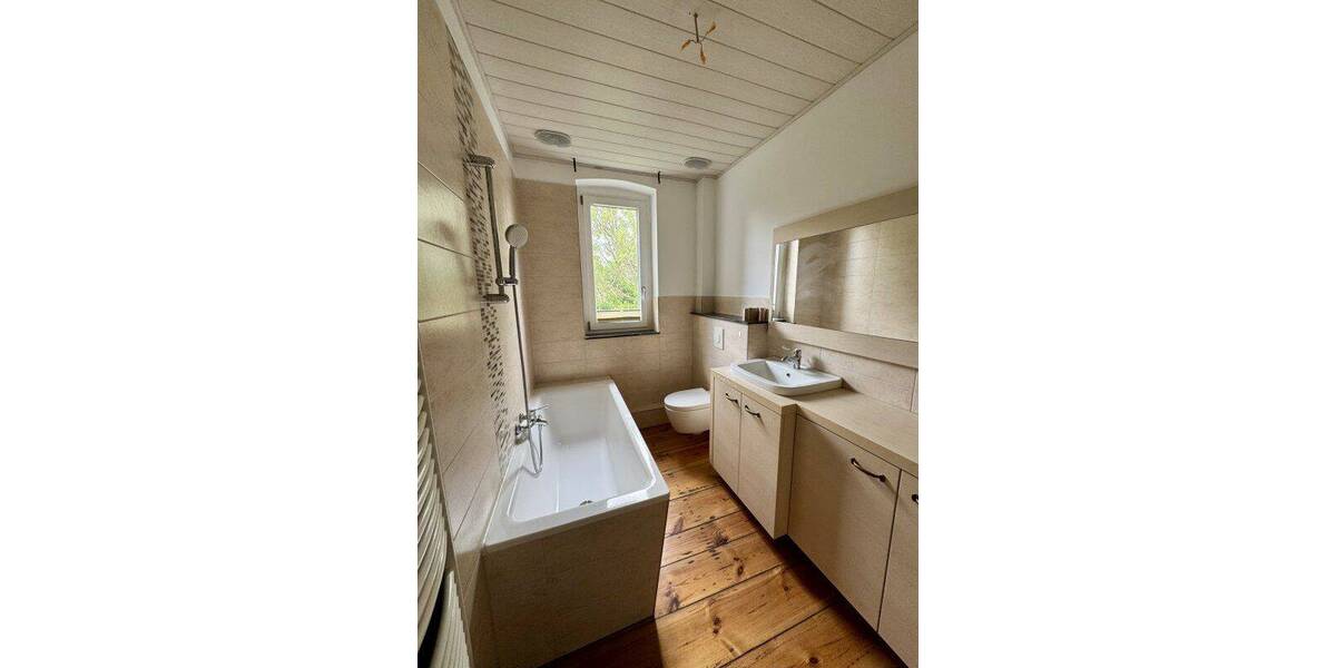 Etagenwohnung Eberswalde - 4 Zimmer, 127 m&sup2;, 1.300&euro; | Angebot:26891756
