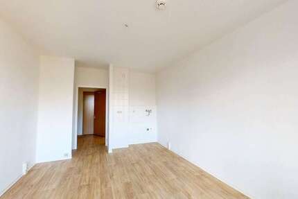 Wohnung zum Mieten in Halle 225 € 26.3 m²