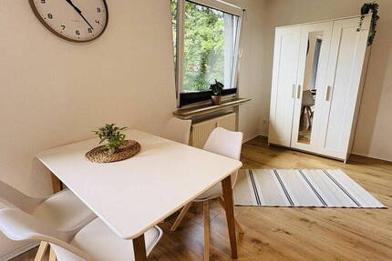 Voll möbliertes 1-Zimmer-Apartment mit Balkon